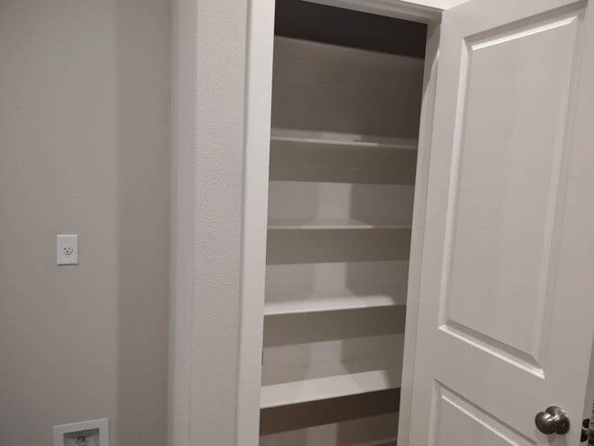 Building Photo - 2121 N Jayton Ave