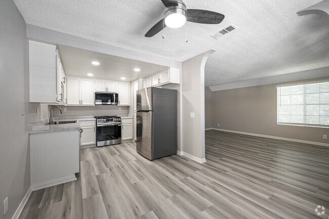 2BR, 2BA - 1,275SF - Kitchen/Dining Room - Charter Oaks