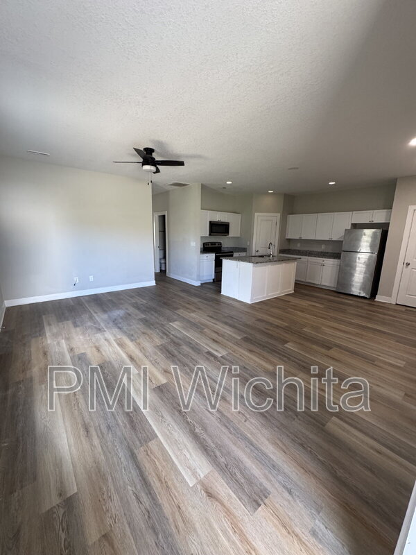 Foto del edificio - 5250 N Cypress Cir