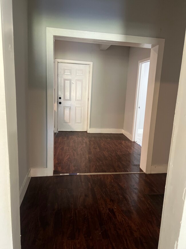 Building Photo - 3701 Northview Dr