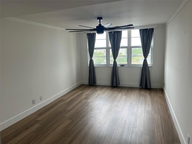 Building Photo - 3095 N Course Dr