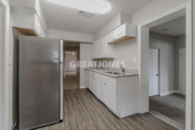 Building Photo - 759 Moss Dr