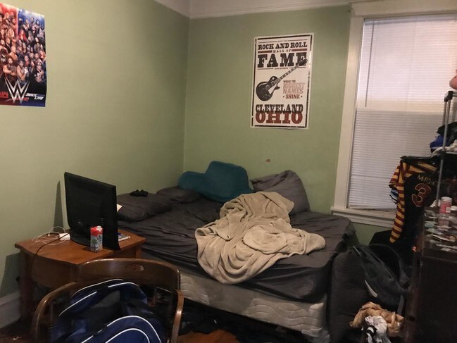 bedroom - 3745 N Magnolia Ave