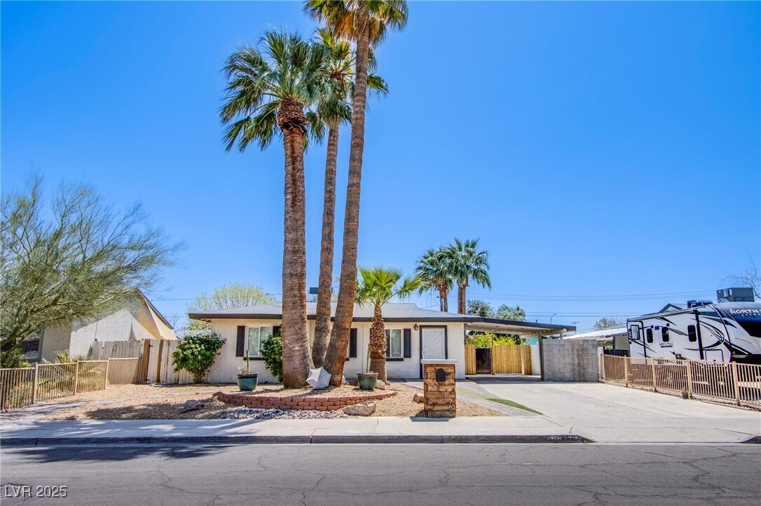 Foto principal - 1046 E Hassett Ave