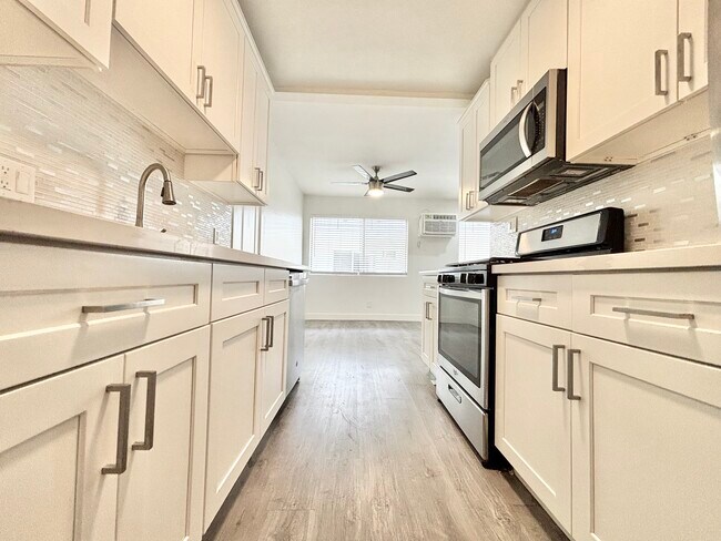 Foto del edificio - 5311 Hermitage Ave.