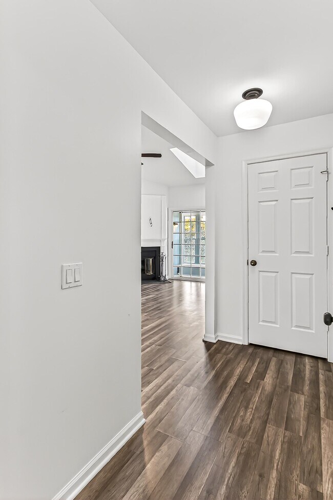 Building Photo - 120 Prosperity Ave SE