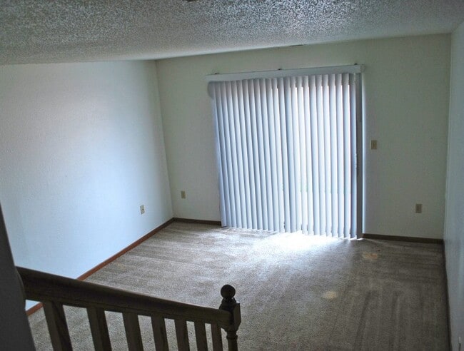 Building Photo - Majestic View Townhomes