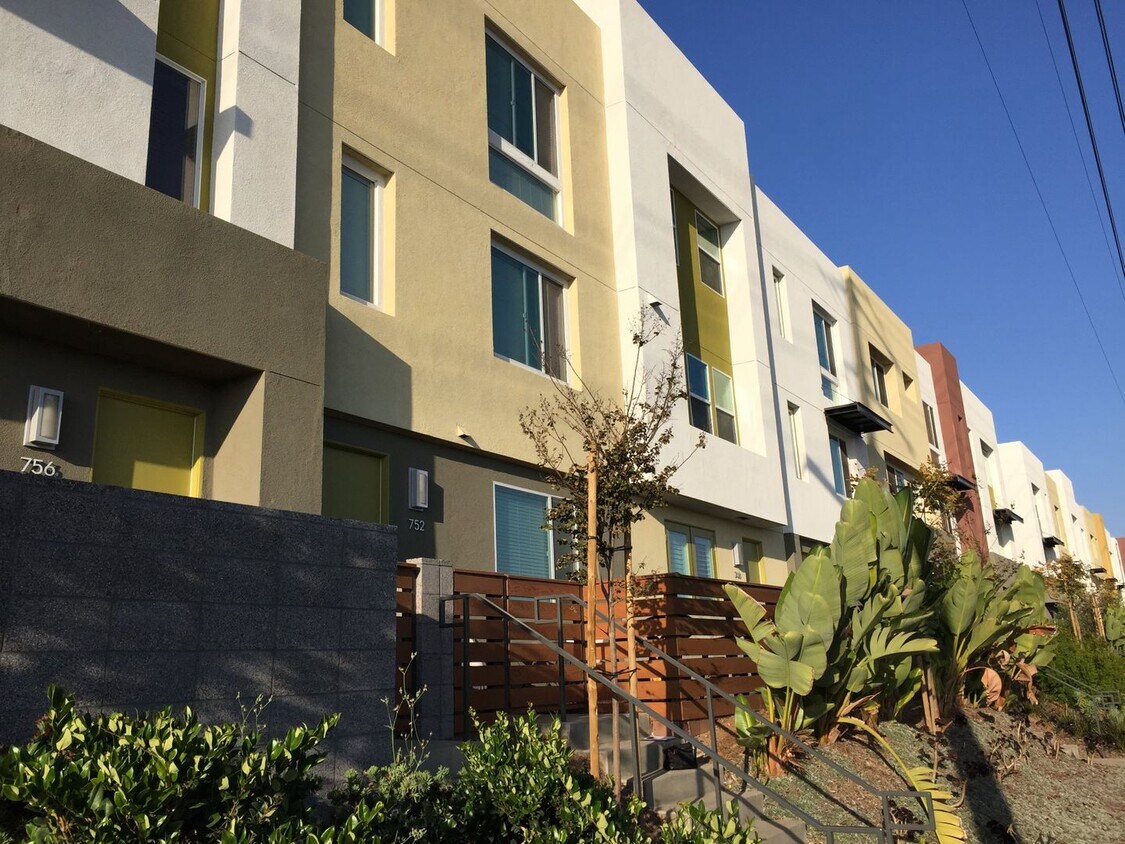 Primary Photo - ***JUST REDUCED!*** $1000 Move-in special ...