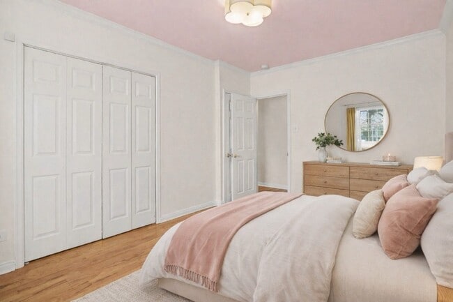 Large bedroom - 1409 Ivy St