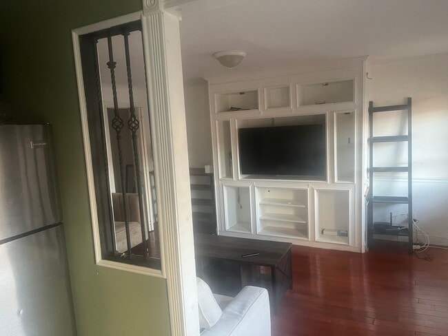 Foto del edificio - 579 Putnam Ave