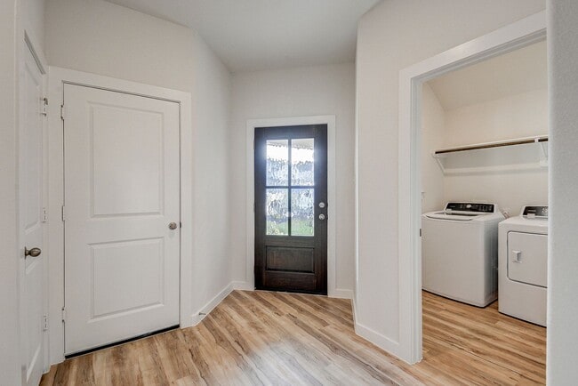 Foto del edificio - Brand new single-story home with all appliances, no back neighbors and sprinkler system