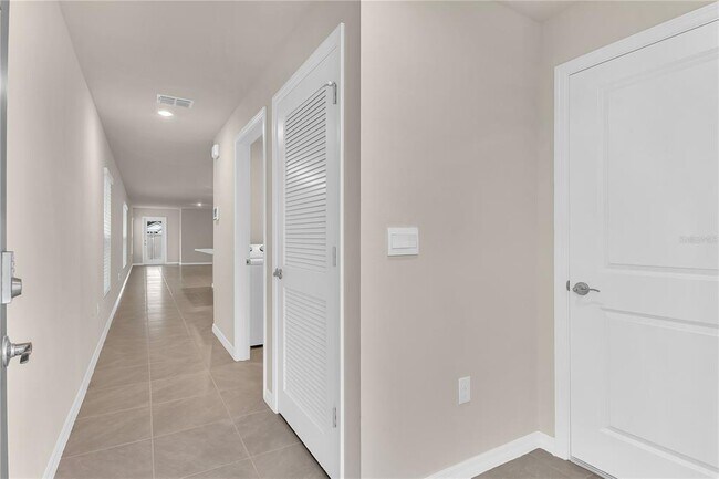 Building Photo - 2872 NE 21st Ct Rd