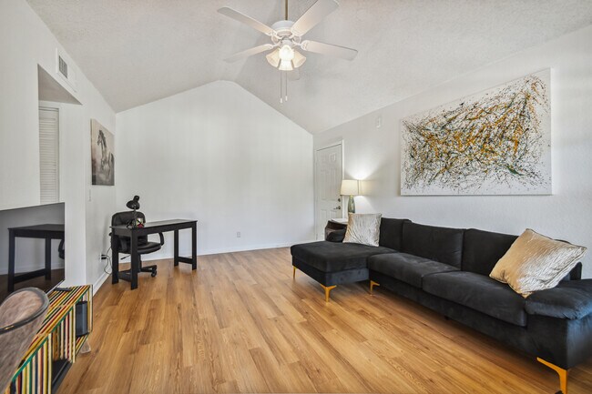 Foto del edificio - 11588 Westwood Blvd