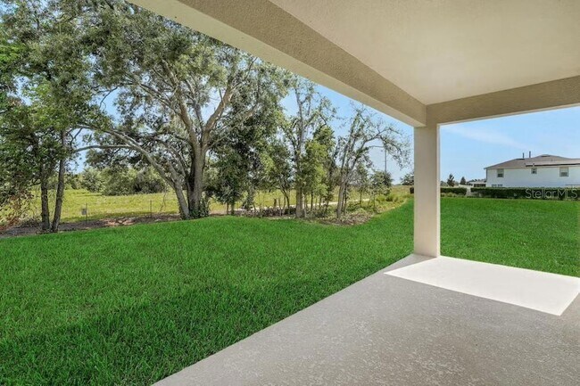 Foto del edificio - 15075 Tea Tree Dr
