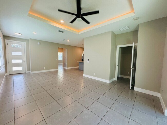 Building Photo - STUNNING, 3 Bedroom, 2 Bathroom Home in Ki...
