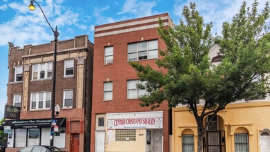 Building Photo - 4220 W Armitage Ave