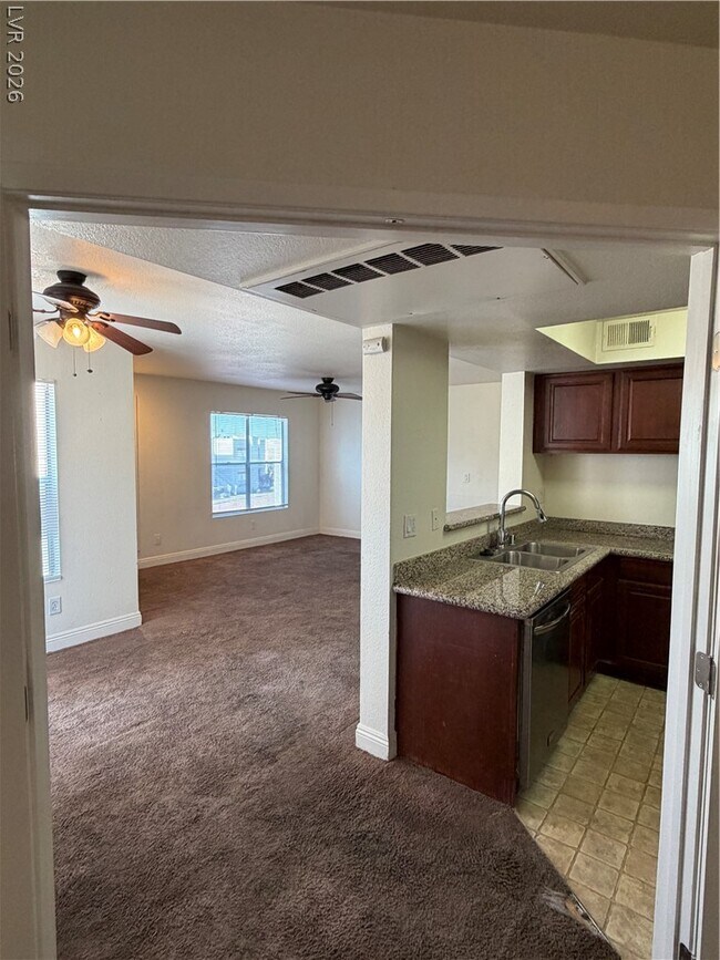 Foto del edificio - 6800 E Lake Mead Blvd