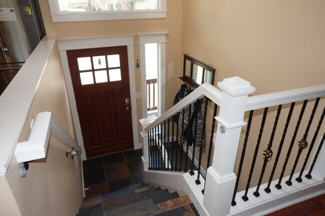 Building Photo - Beautiful Tigard updated 3-bedroom 2-bathr...
