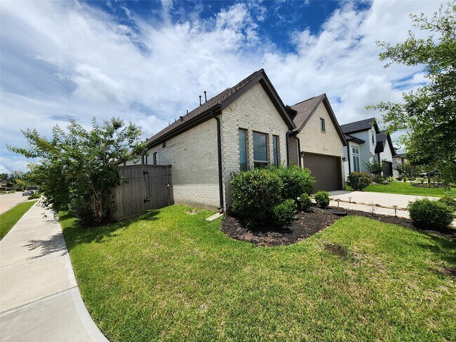 Foto del edificio - 10718 Blossom River Dr