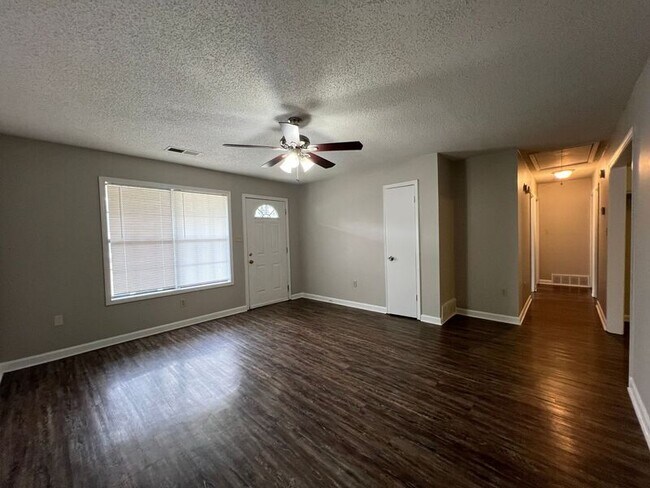 Foto del edificio - 3712 Firethorne Dr