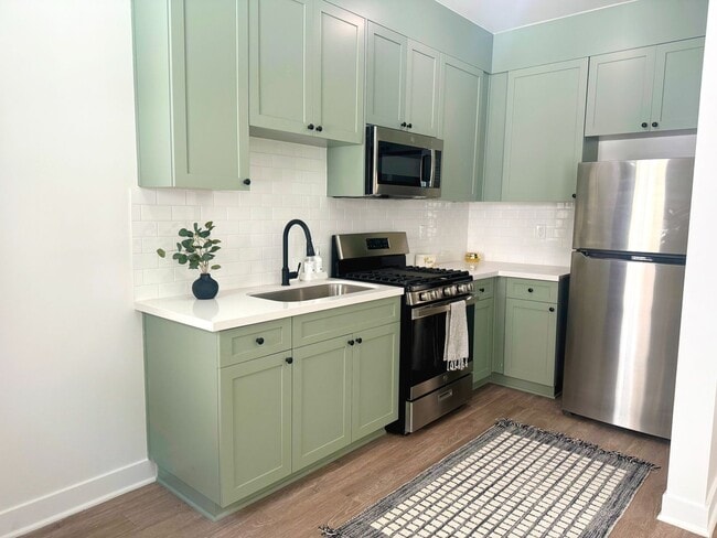 Interior Photo - 3218 W Sunset Blvd