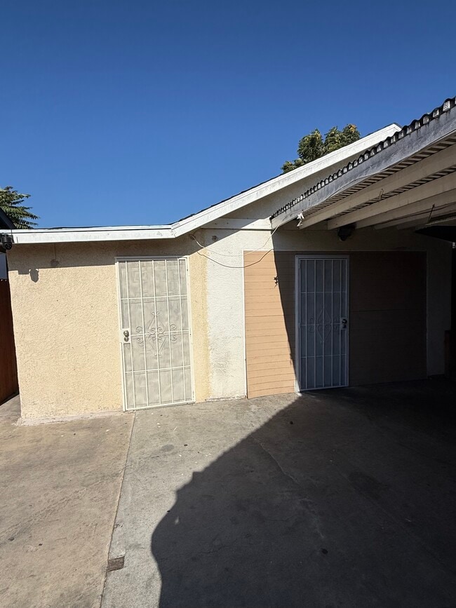 Building Photo - 9622 Evers Ave