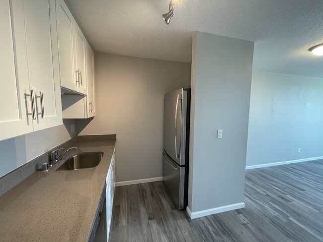 Building Photo - "Charming 1 Bed, 1 Bath Apartment in Prime...