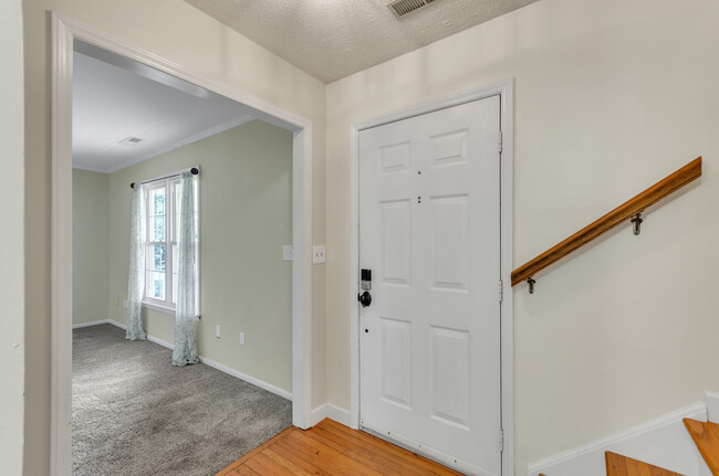 Foto del edificio - 517 Laurel Tree Ln