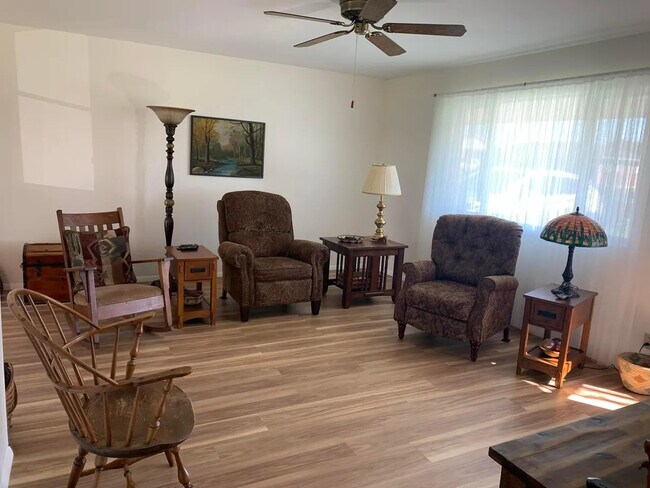 Building Photo - 5 Eastmoor Dr