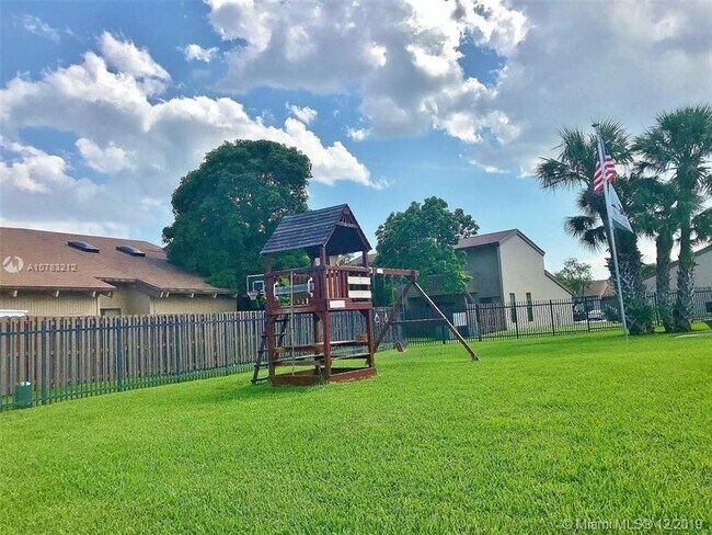 Foto del edificio - 8111 SW 24th St