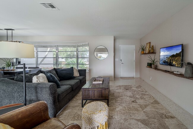Foto del edificio - 1609 Larchwood Dr