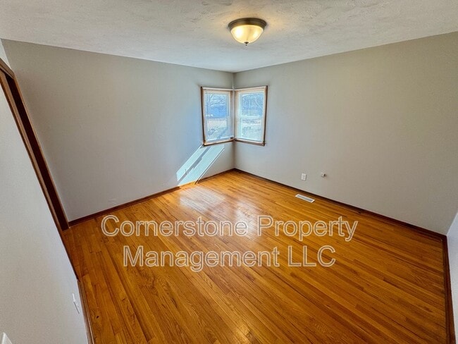 Building Photo - 202 W Bridge St