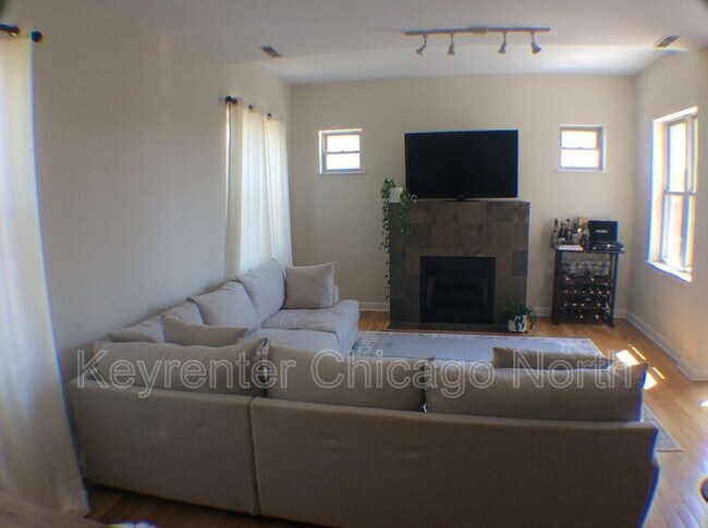 Foto del edificio - 6015 N Mozart St