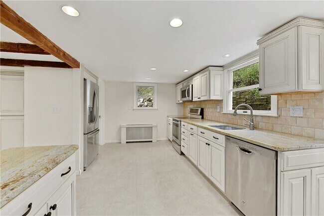 Foto del edificio - 243 Pound Ridge Rd