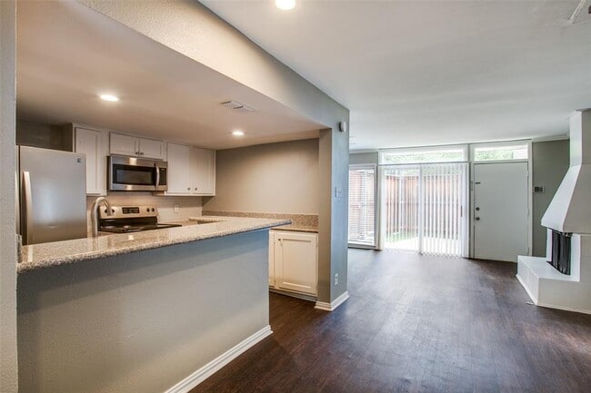 Building Photo - 3321 Cole Ave