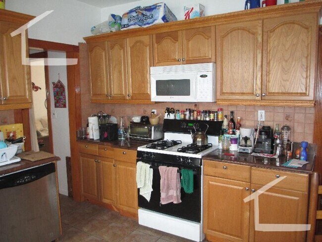 Building Photo - NICE BRIGHTON LISTING!!!!! 2.5 BED!!!