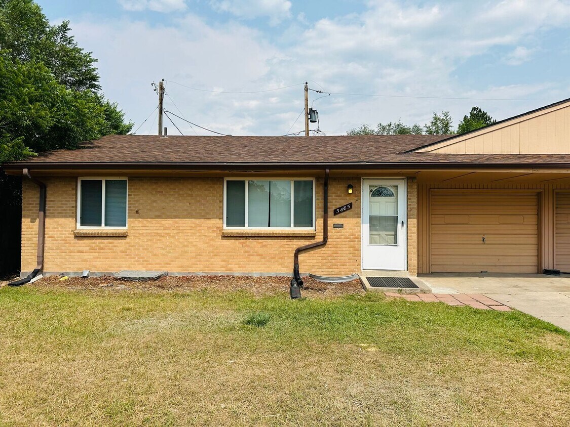 Primary Photo - Modern and Spacious Duplex Style Home with...