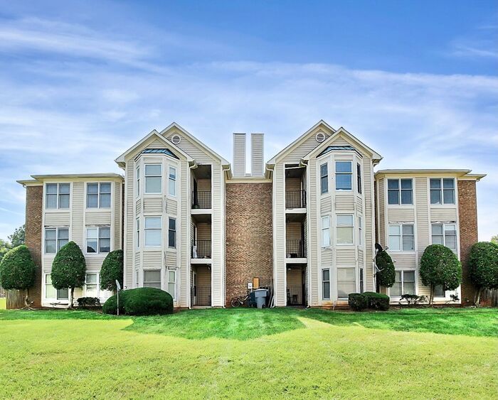 Primary Photo - Updated 2BD/2BA Third Floor Condo in Rosec...