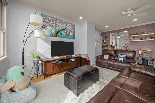 Foto del edificio - 397 Kingston Ct
