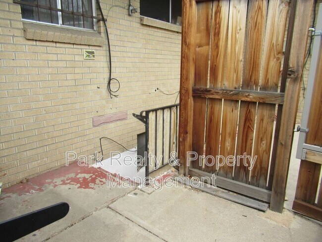 Foto del edificio - 3900.5 W 24th Ave
