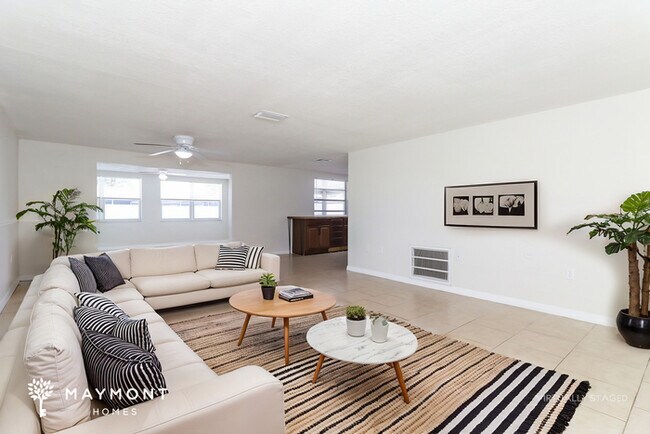 Foto del edificio - 7125 Sandalwood Dr
