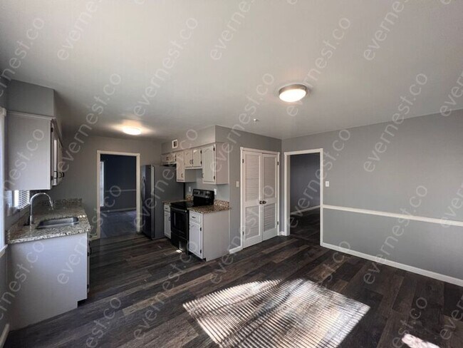 Foto del edificio - 512 McElroy Rd