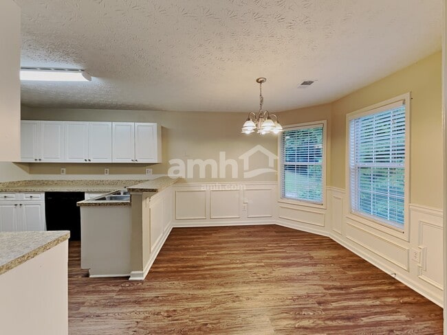 Building Photo - 825 Georgian Hills Dr