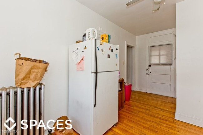 Building Photo - 2636 W Summerdale Ave