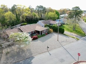 Building Photo - 1176 Fern St