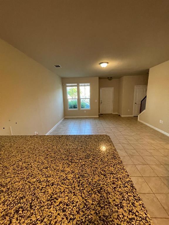 Foto del edificio - 404 Crater Lake Dr