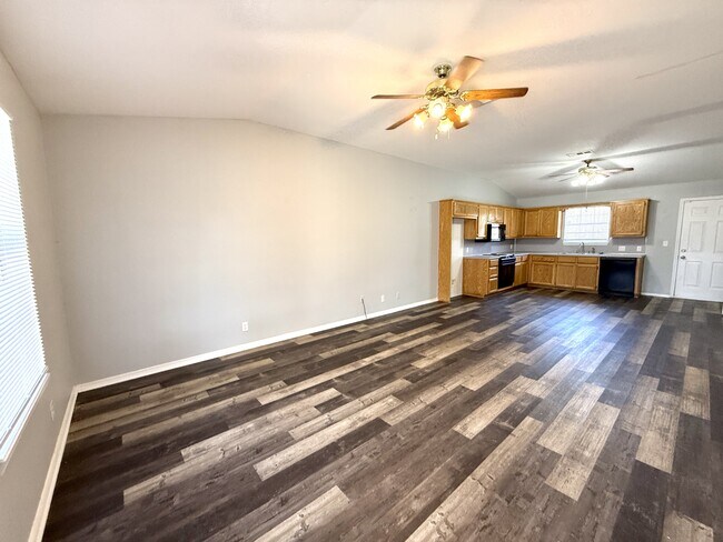 Building Photo - 2412 Cimmaron Dr