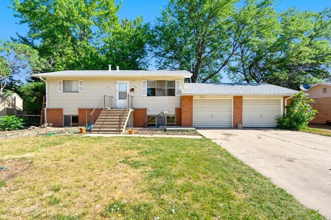 Building Photo - 2108 Applewood