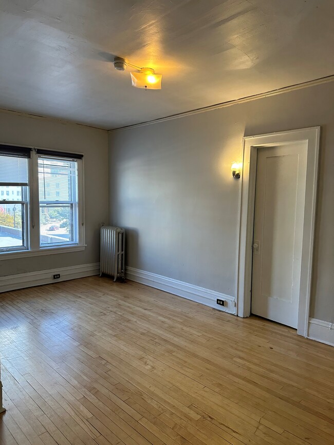 Living Area - Yale Place Apartments