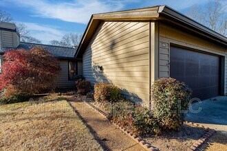 Building Photo - 406 Sparrow Hawk Ct